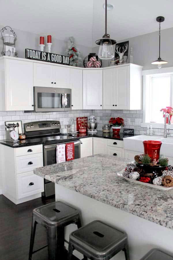 Achieve Simplicity with Subtle Christmas Kitchen Decor’