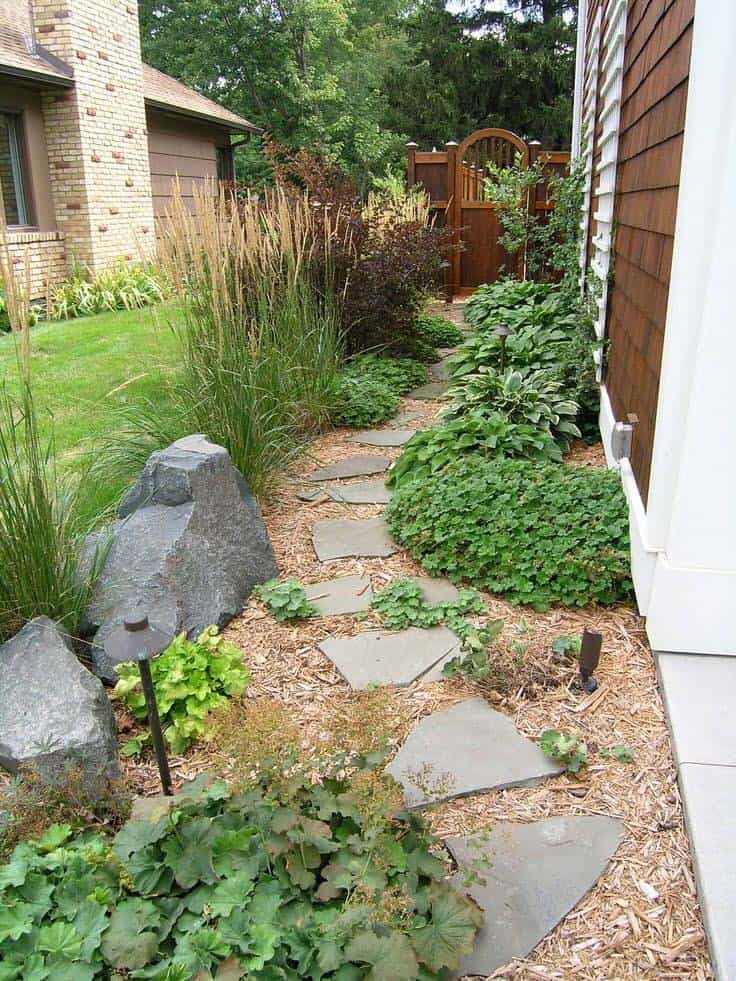 DIY Garden PAath With Wood Chips And Flagstones