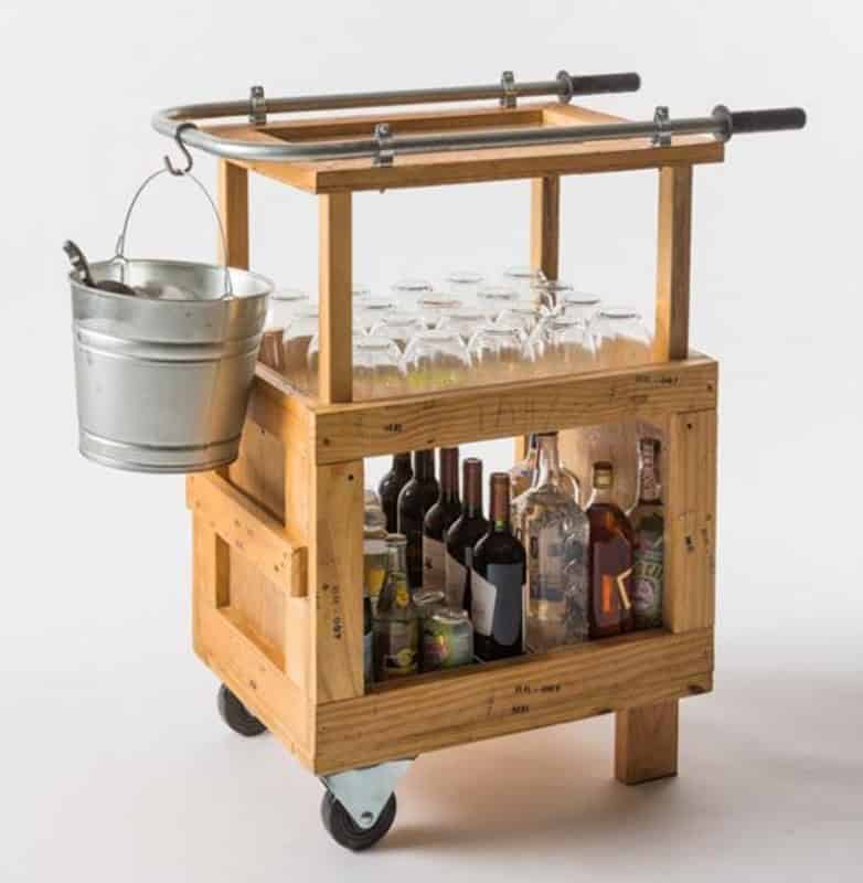 Build a Mobile Drinking Station using Pallets