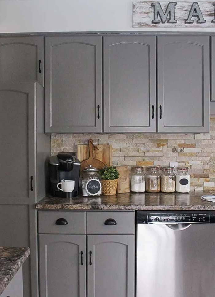 Staggered Stone Backsplash Idea