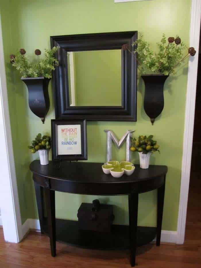 Small Footprint Entryway Decorated in Black