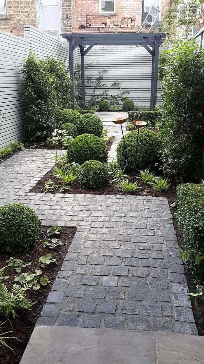 Use Pavers for a Zig Zag Walkway Design