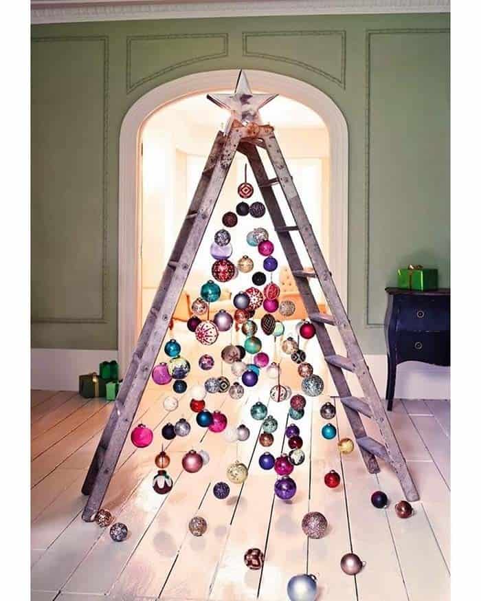 Repurpose a Ladder into a Rustic Christmas Tree