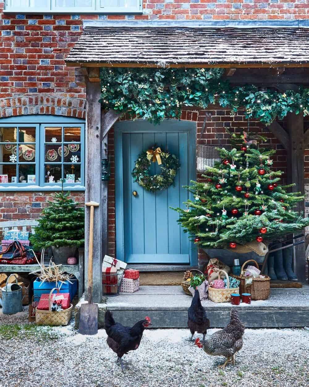 Embrace a Rustic Approach to Outdoor Christmas Decor