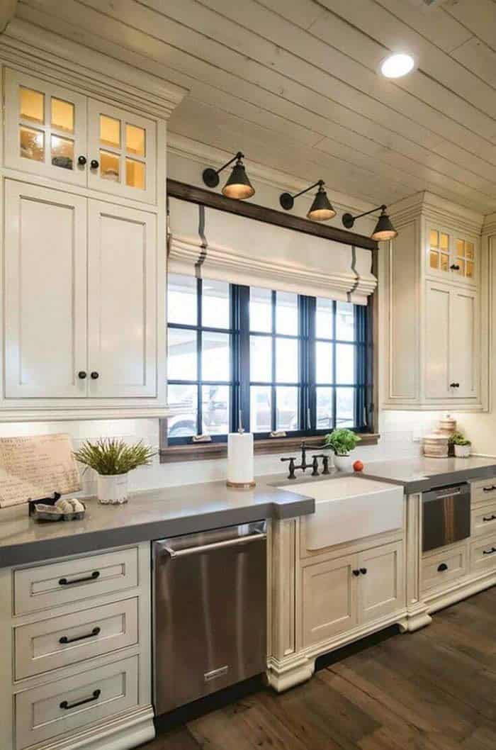 Modish Kitchen Design with Complementary Grays and Whites