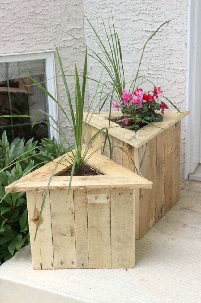 Build Triangle Pallet Flower Boxes