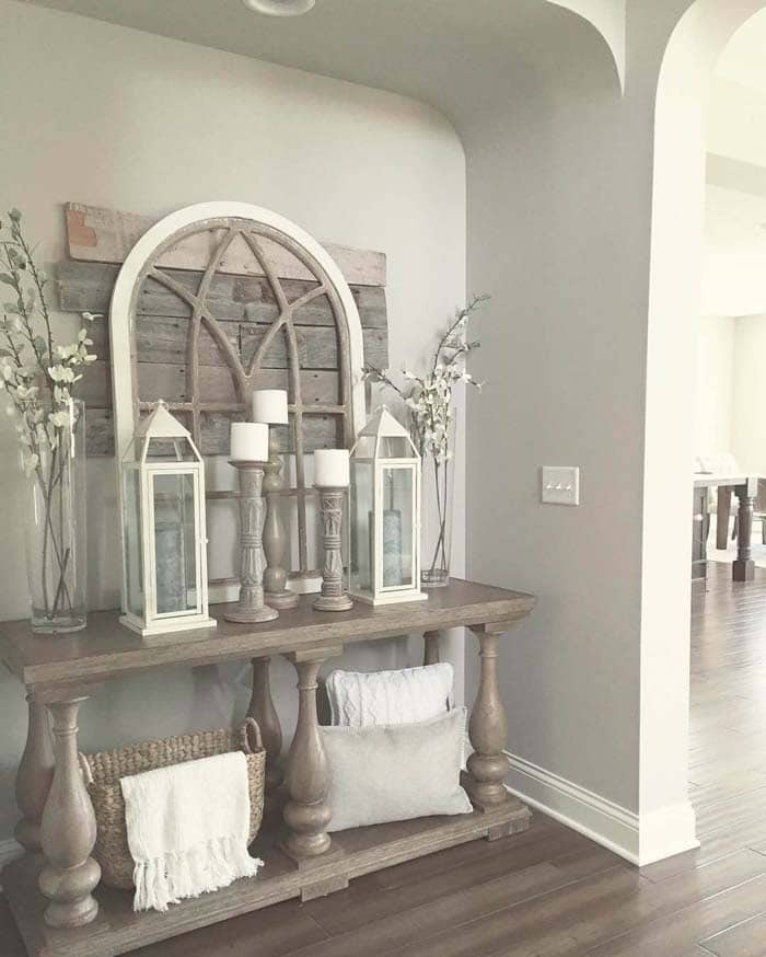 Welcoming Farmhouse Entryway Decor