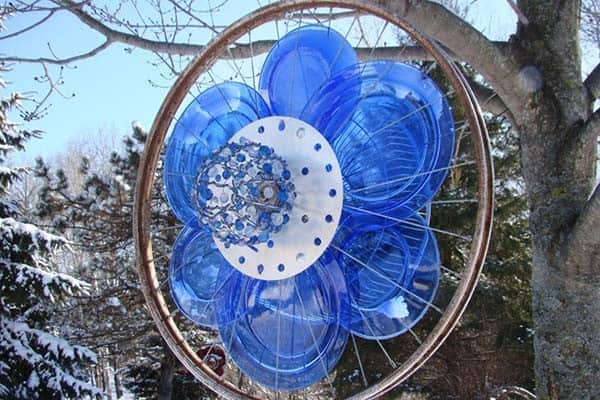 Get Crafty with a Bicycle Wheel and Blue Plates Flower