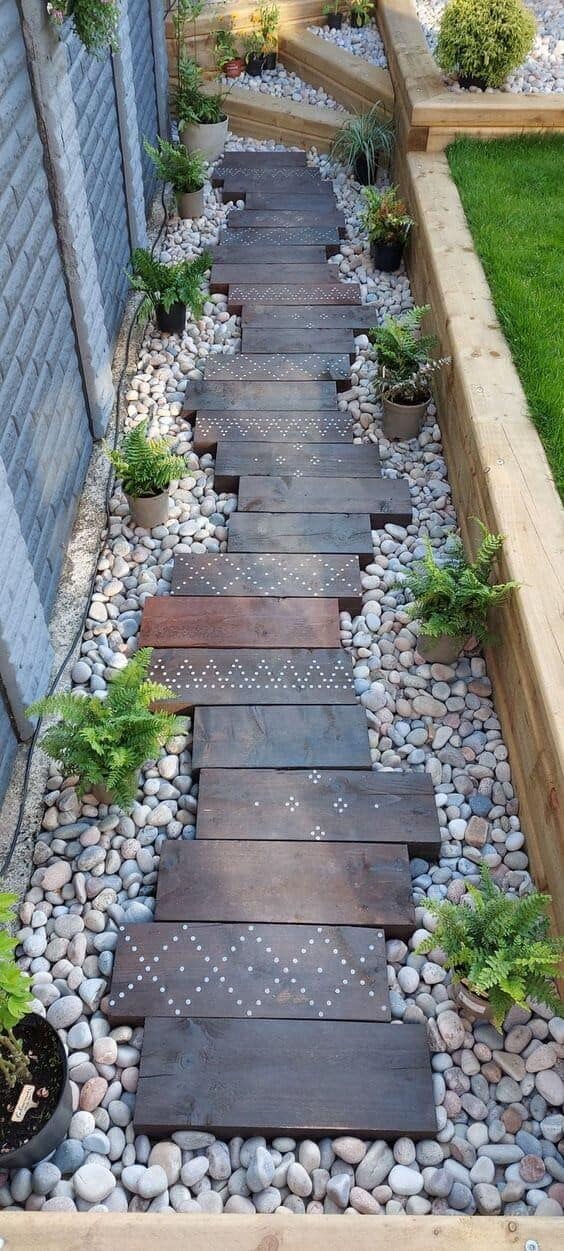 Smooth Gravel Path Is Great for Drainage