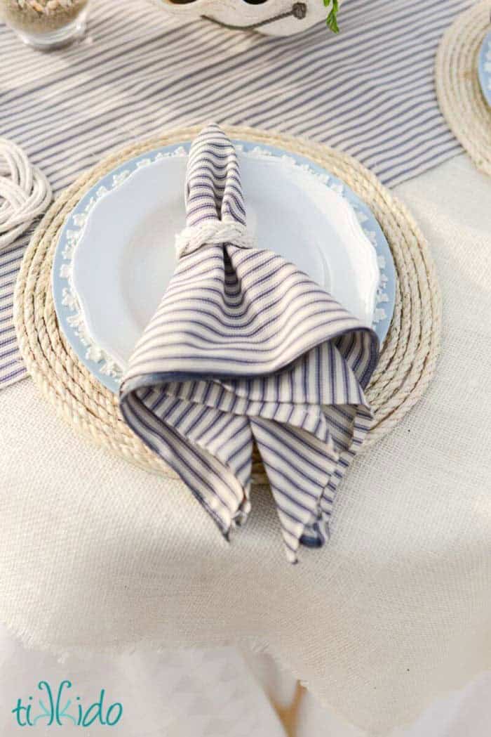 Create Beach-Themed Plate Charger From Rope