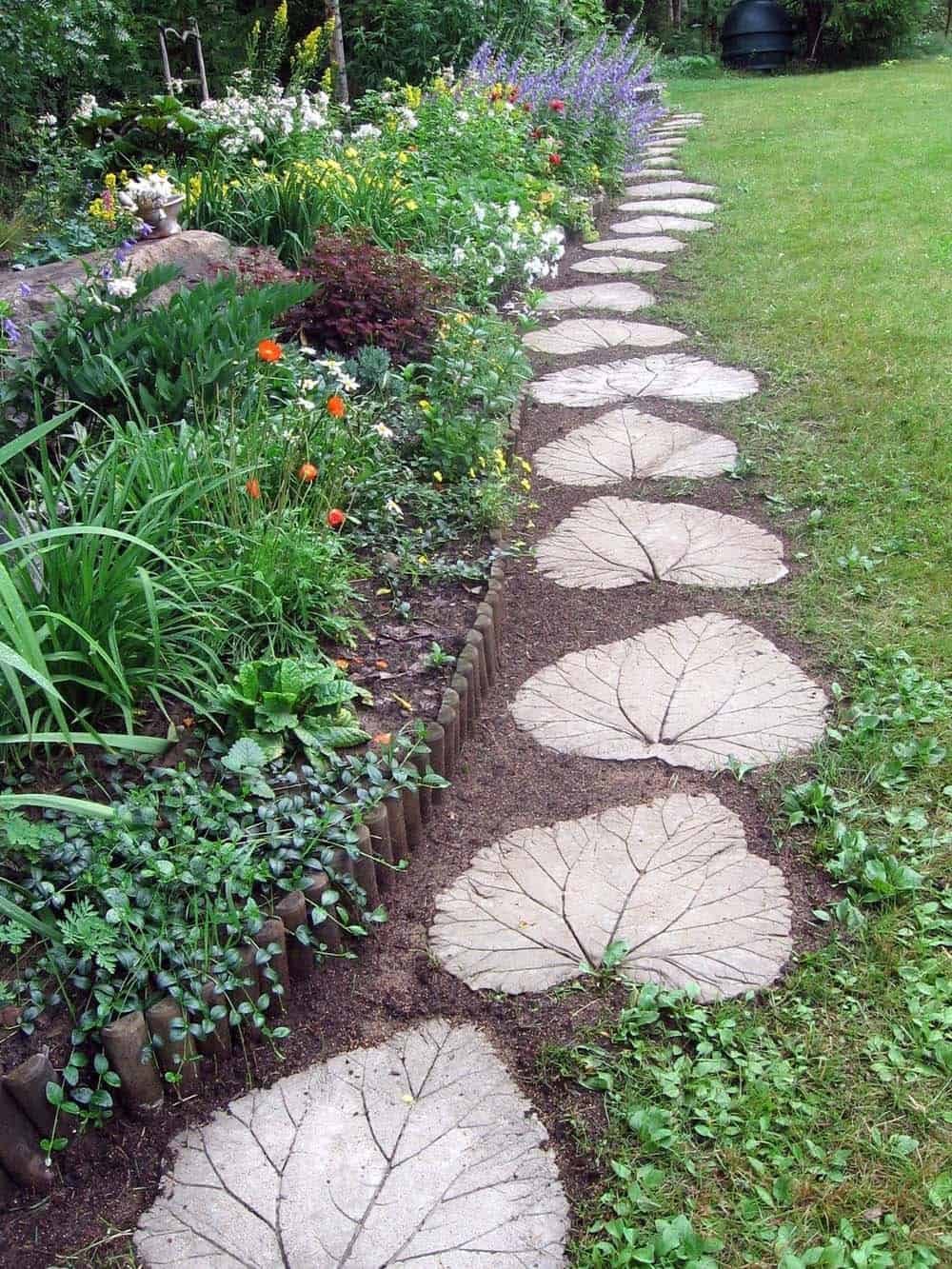 Leaf Stepping Stones For A DIY Garden Path