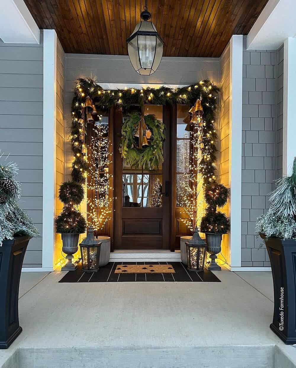 Show Off Your Festive Spirit with an Elegant Light Display