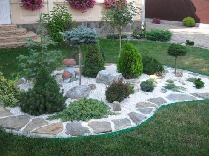 Garden Island With Flag Stones And Gravel