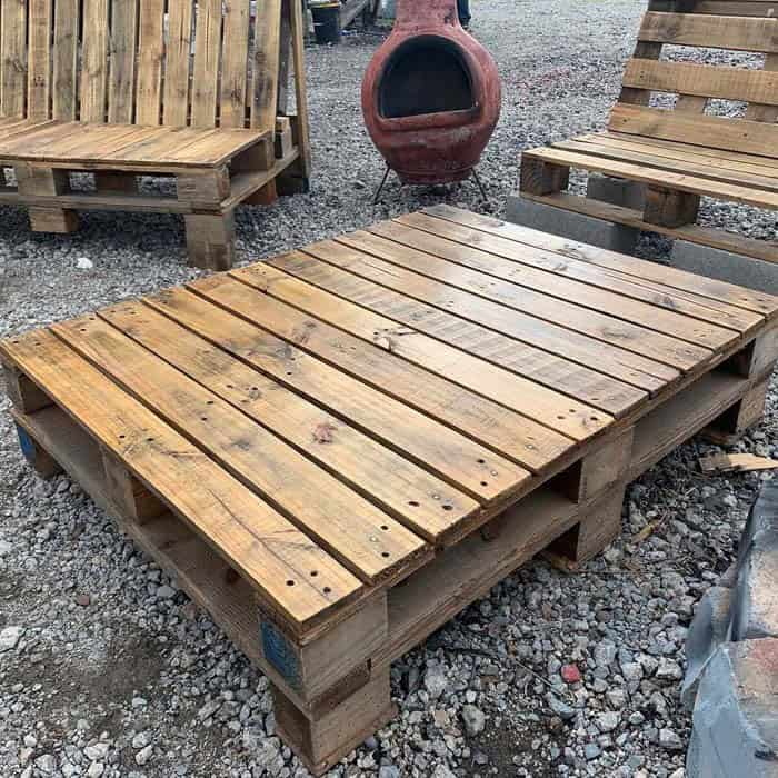 Transform Your Backyard with an Upcycled Pallet Table