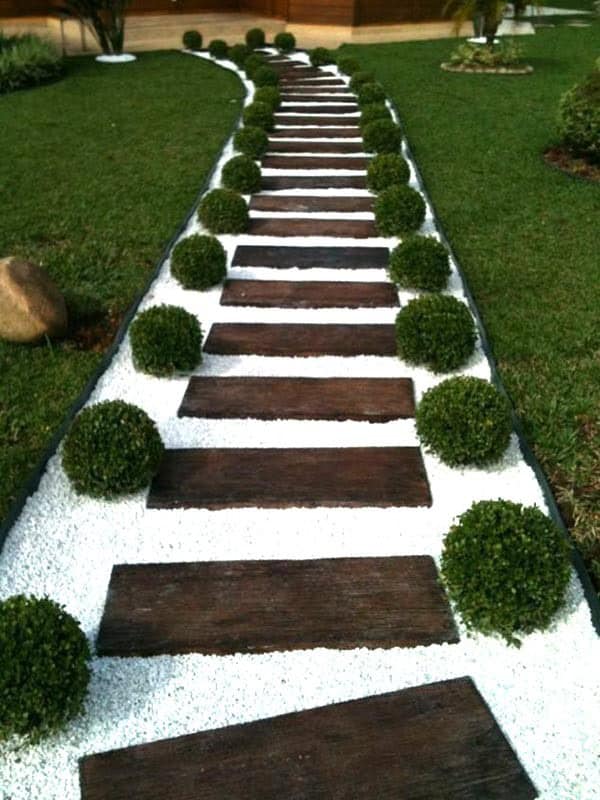 Bring Symmetry to Your Landscaping with a Stunning Pathway