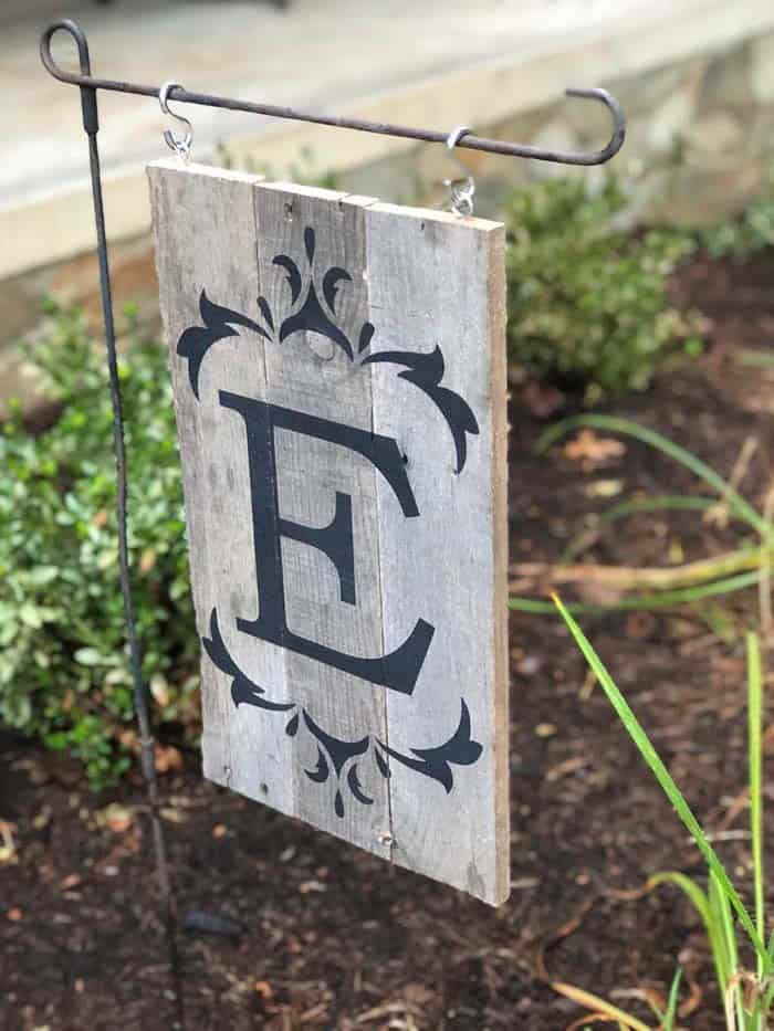 Personalize Garden Logo with Pallet Boards and Stencils