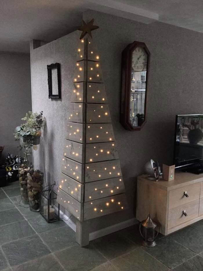 String Lit Corner Wood Tree