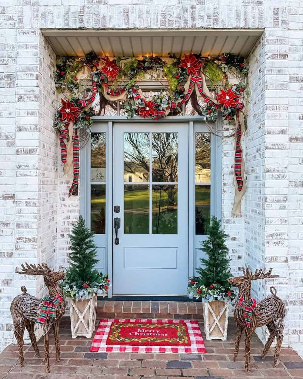 Enhance Your Farmhouse-style Porch with Christmas Lights