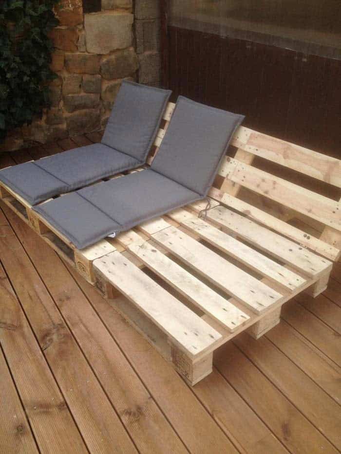 Relax and Unwind with Four-Seater Pallet Recliners