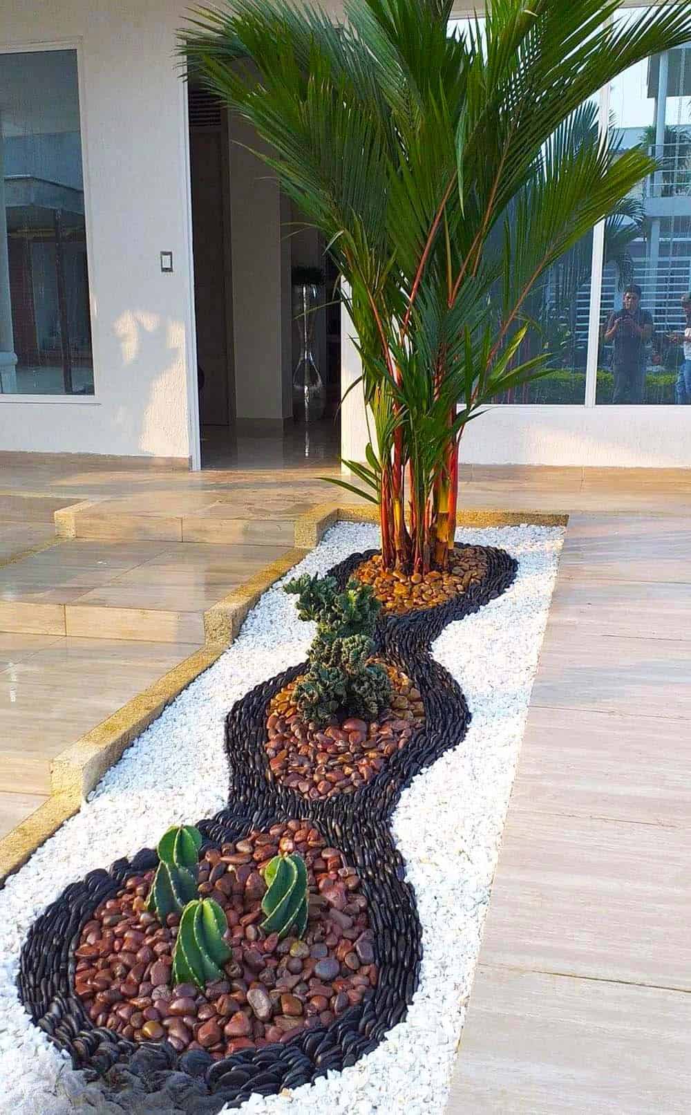 Modern Pebble Garden