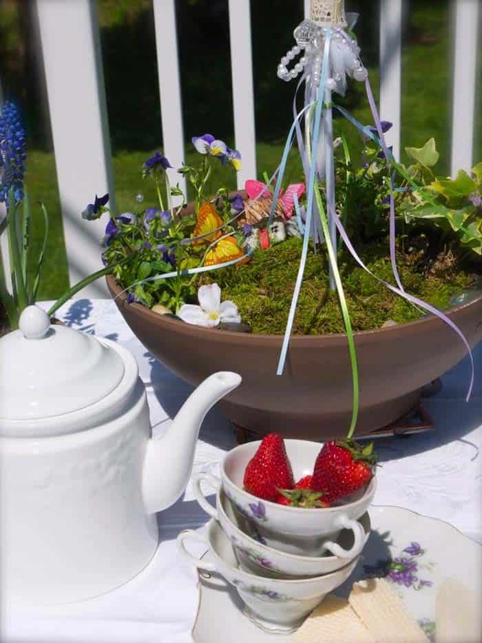 Tiny May Pole Flower Tray