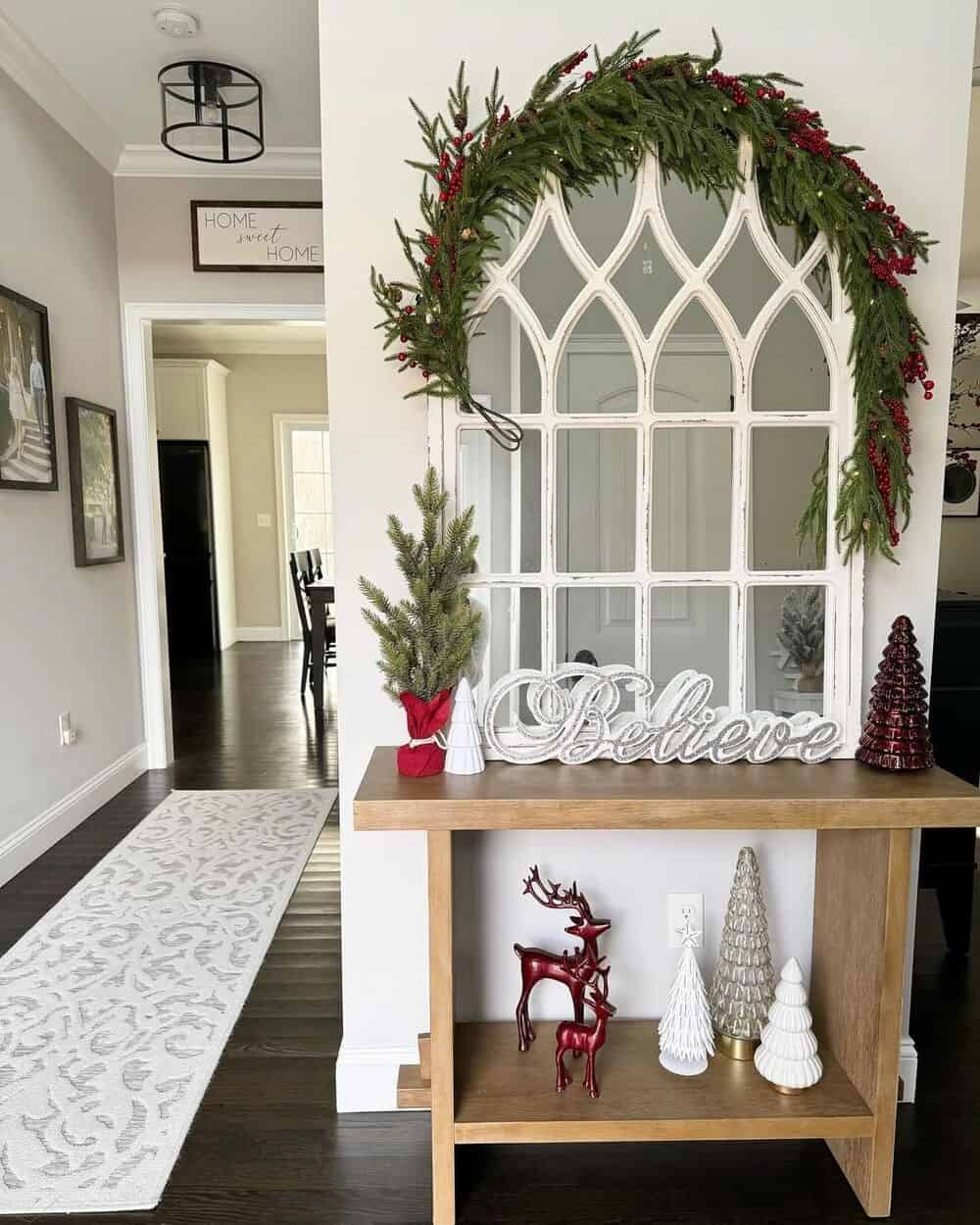 Pine Tree Garland With Berries