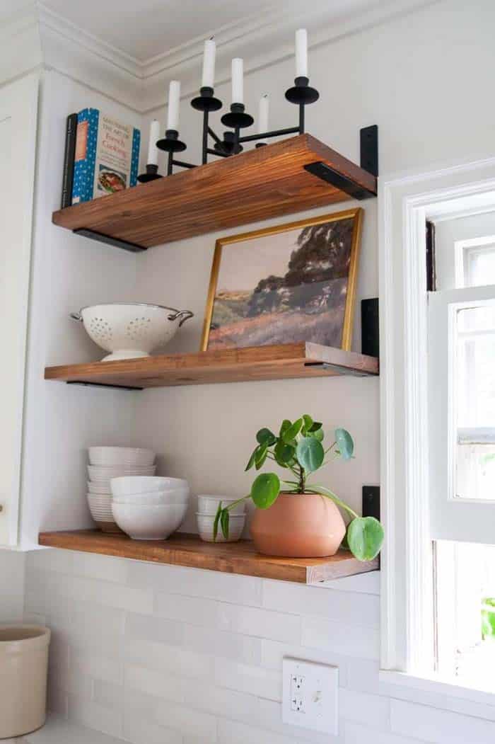 Brackets Lend Support to Floating Shelves