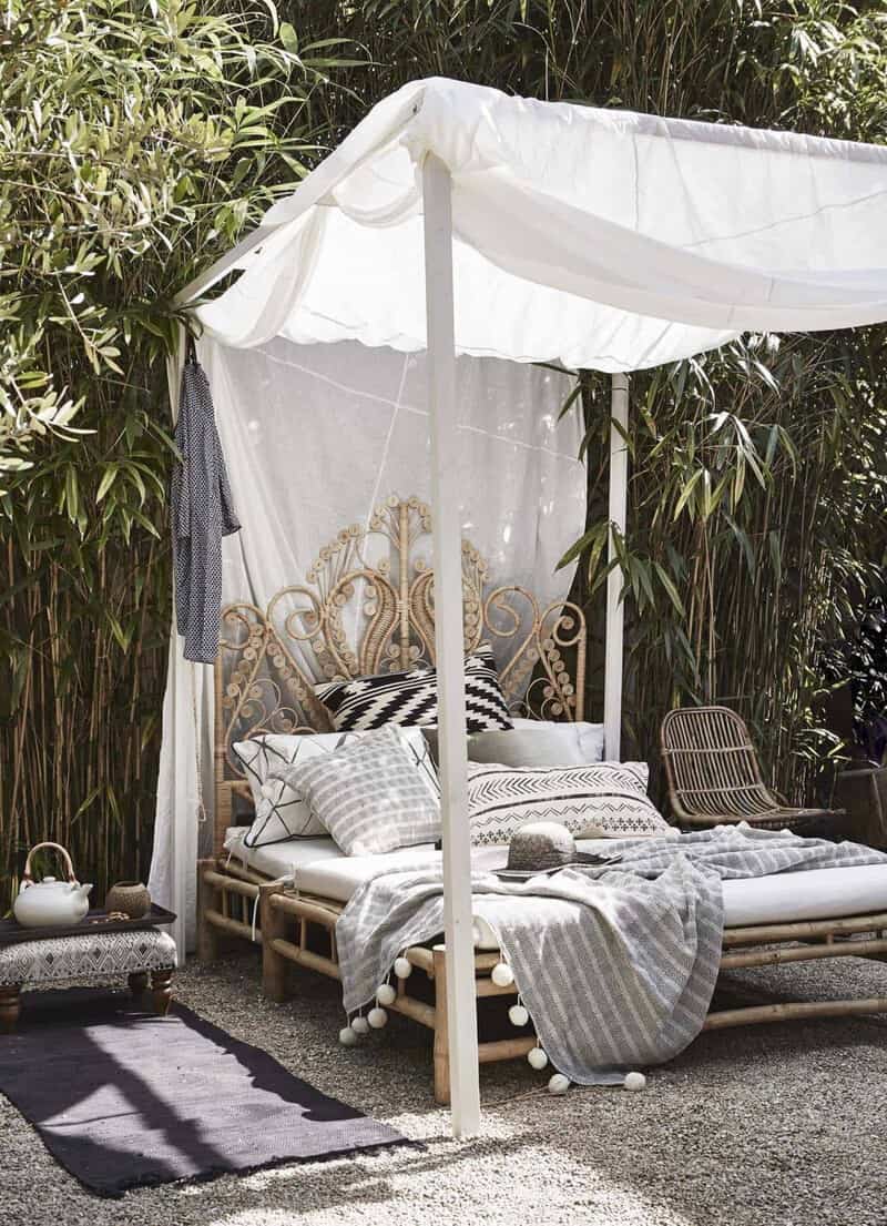 Luxurious Daybed