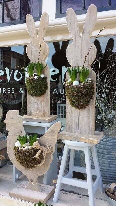 Use Wooden Animal Planters for Easter Porch Decor