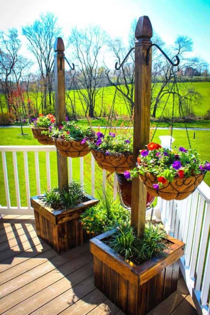 Add Color with Upcycled Pallet Flower Stands for the Patio