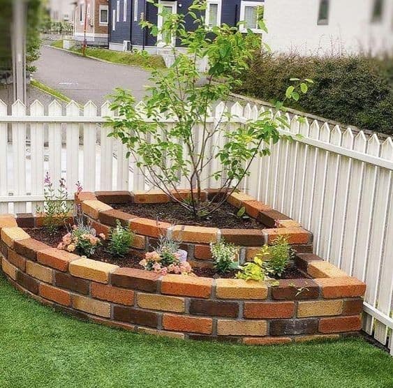 Corner Landscape Edging Idea for Small Trees