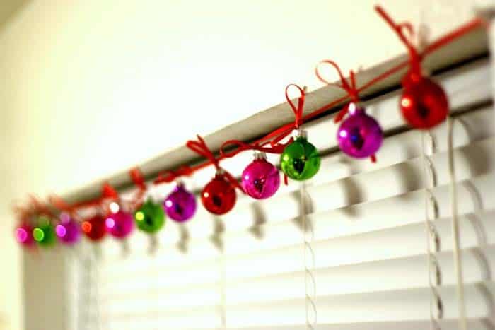 Ribbon Hung Ornament Window Décor