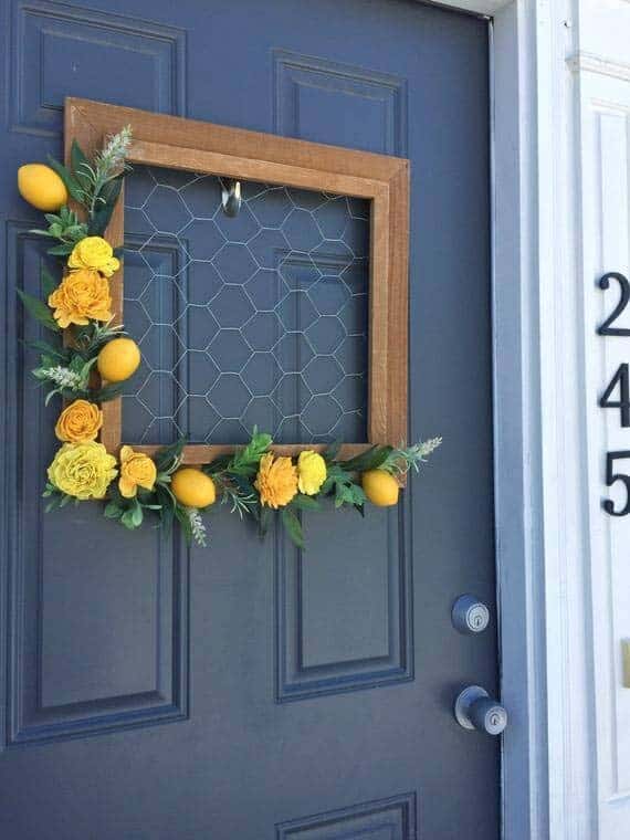 Farmhouse Chicken Wire Wreath with Lemons