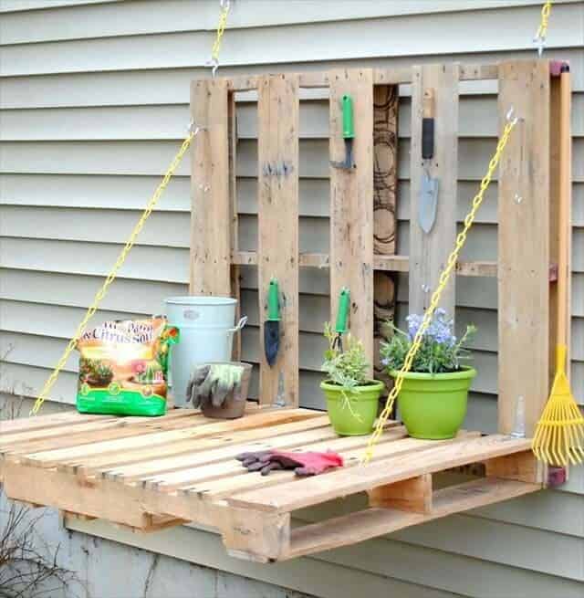 Use Old Pallets To Make a Garden Table