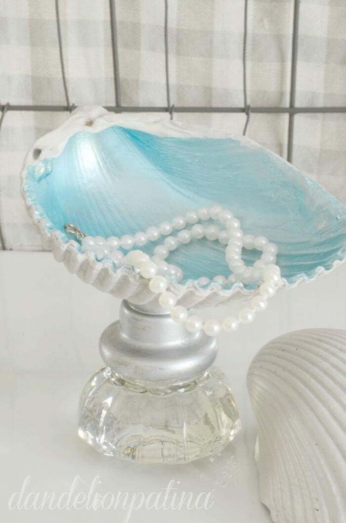 Craft a Beautiful Jewelry Holder Using Clamshells