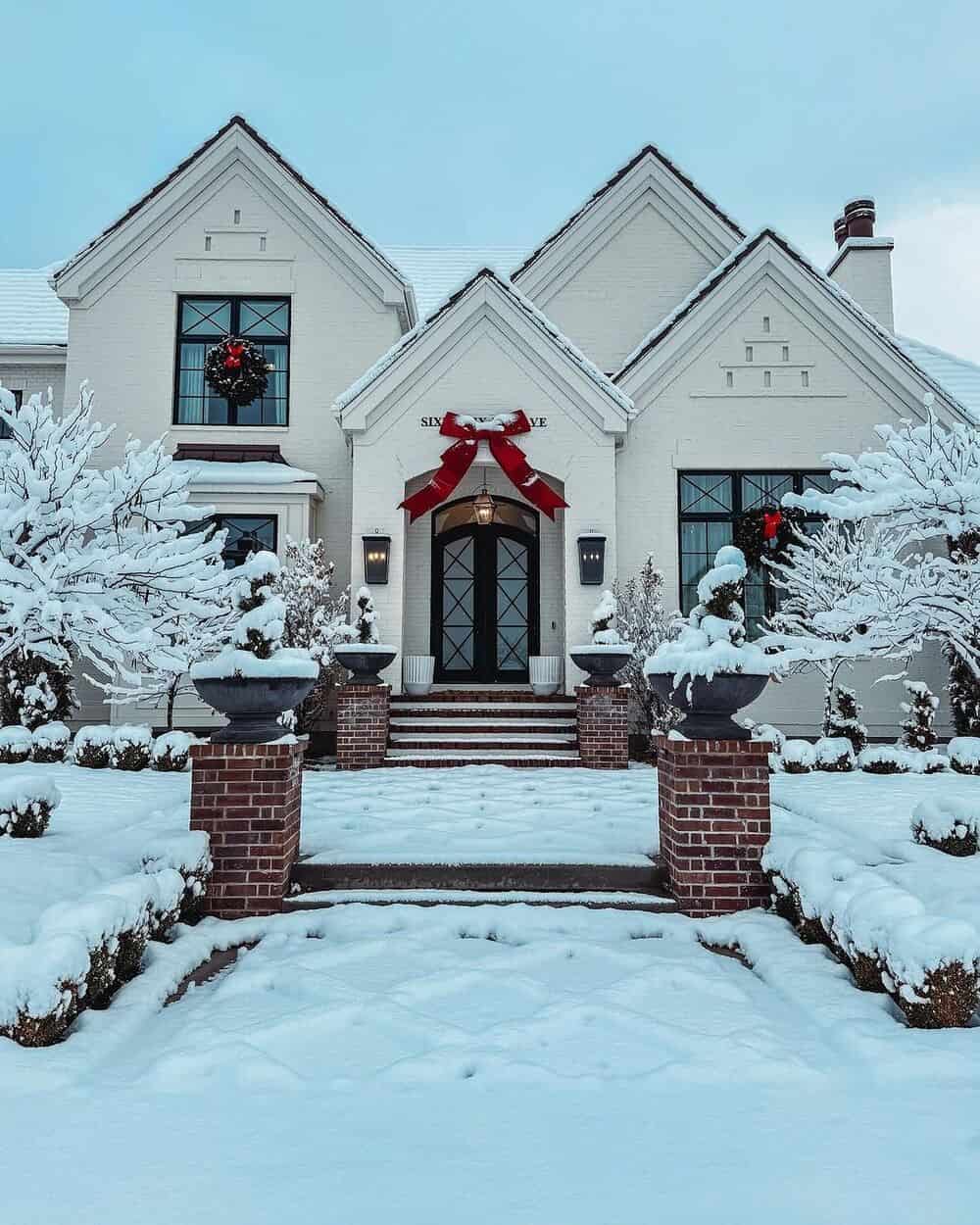 Keep it Cool with Your Porch Christmas Lights Idea