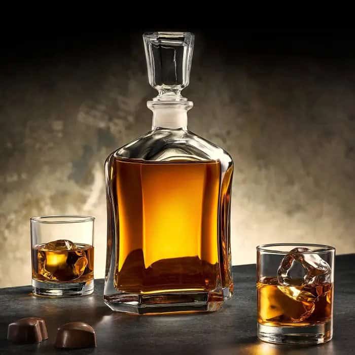 Choose A Clear Glass Decanter