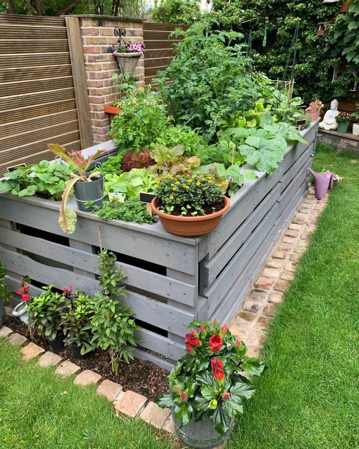 Floating Raised Garden Bed