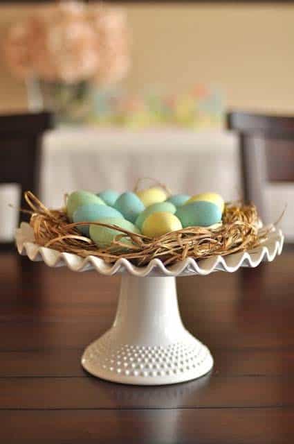 Simple Table Easter Decoration with Cake Stand