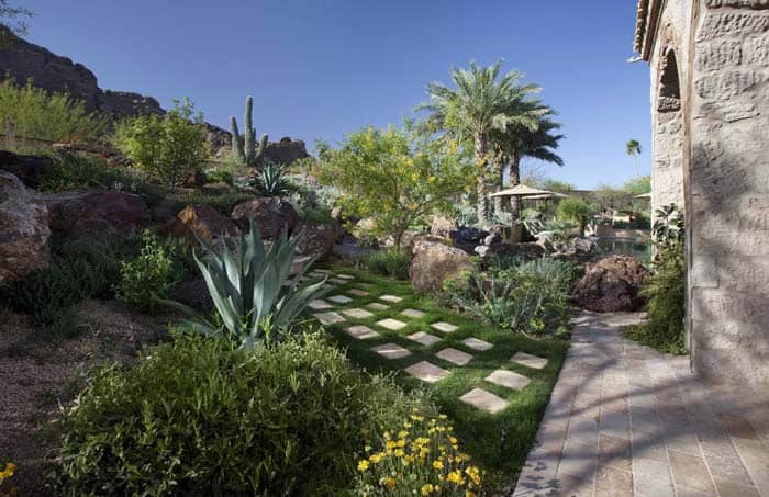 Step into Paradise with a Lush Desert Garden Landscape