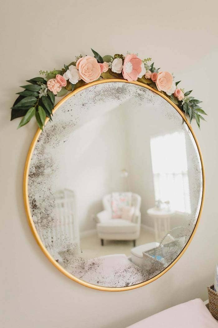 Highlight A Round Mirror With Felt Flowers