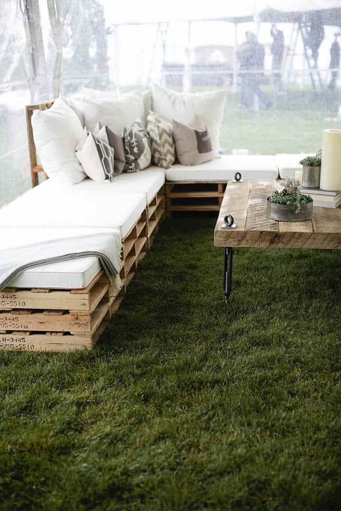 Create a Multi-Layered Outdoor Lounging Area with Pallets