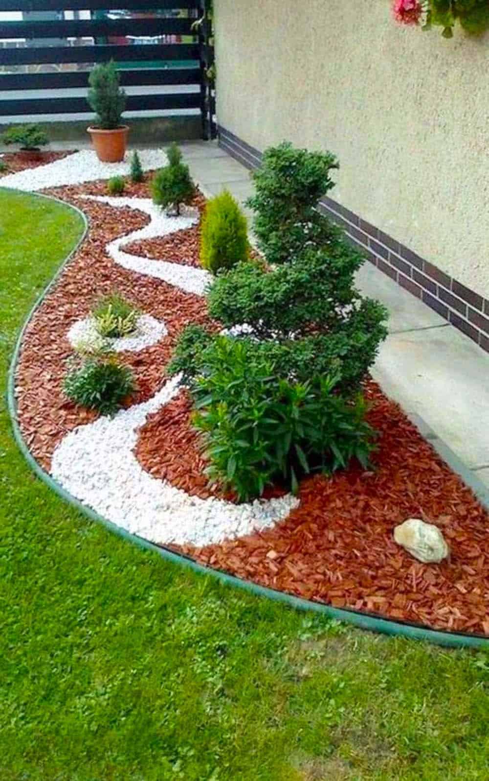 Curvaceous Mulch Pathway