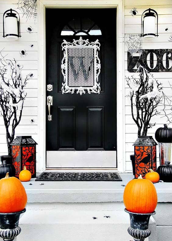 Black-And-White Porch Décor For Halloween