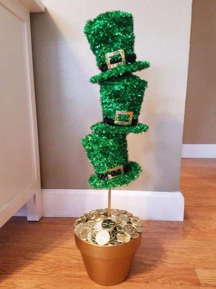 Decorate Your Entryway with a Leprechaun Hat Topiary