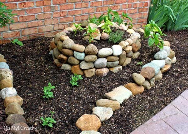 Make a Circular Raised Garden Bed using Smooth Rocks