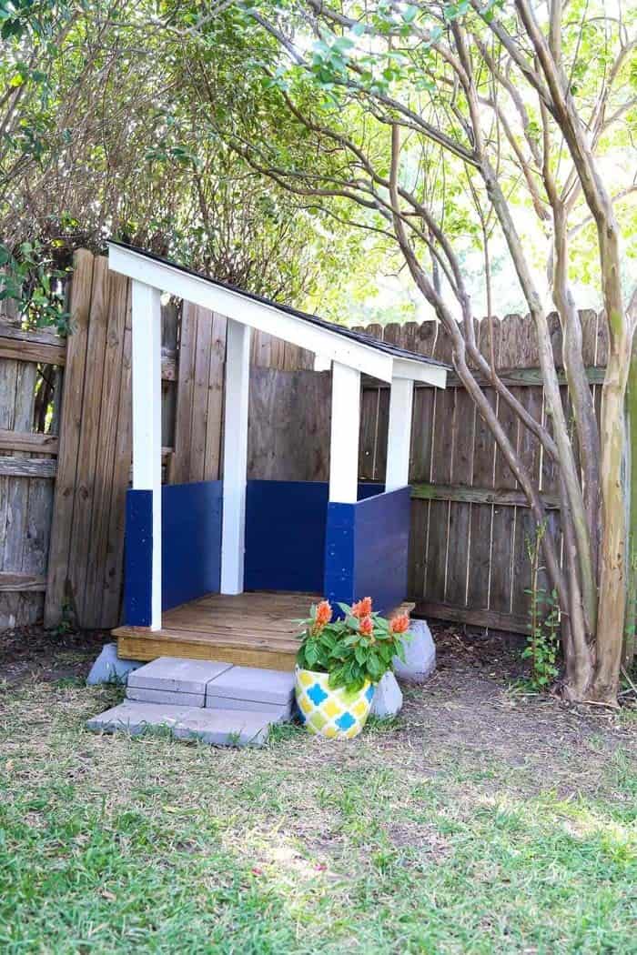 Build a Wooden Pallet Playhouse for Your Kids