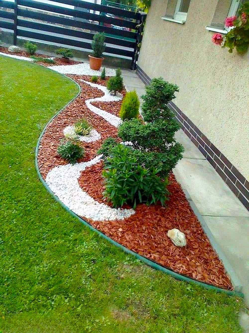 Curvilinear Garden Elegance