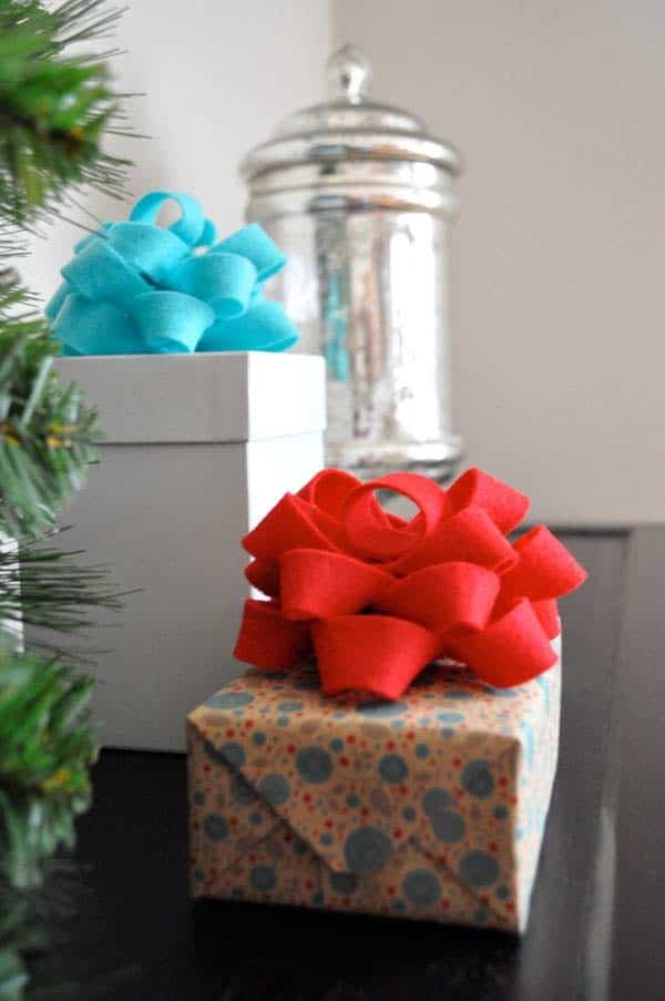 Make a Wrapping Bow with Colorful Felt