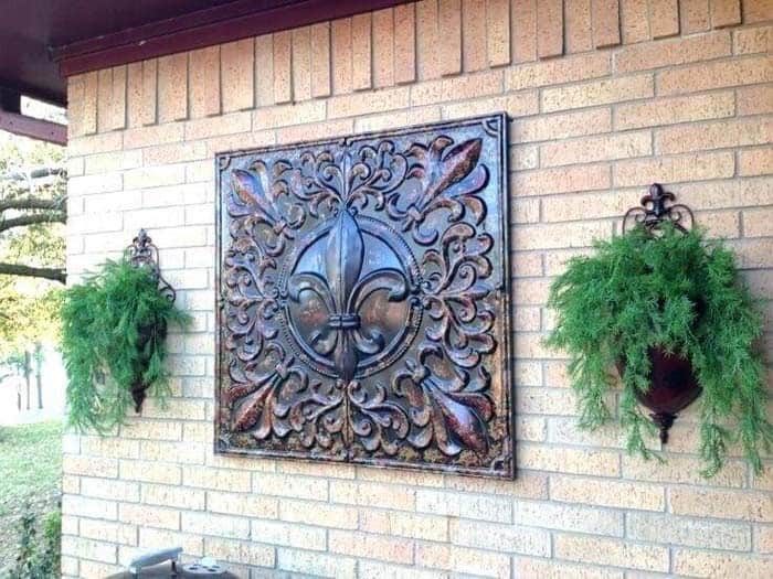 Rustic Charm with an Old Fashioned Fleur de Lis Metal Plaque